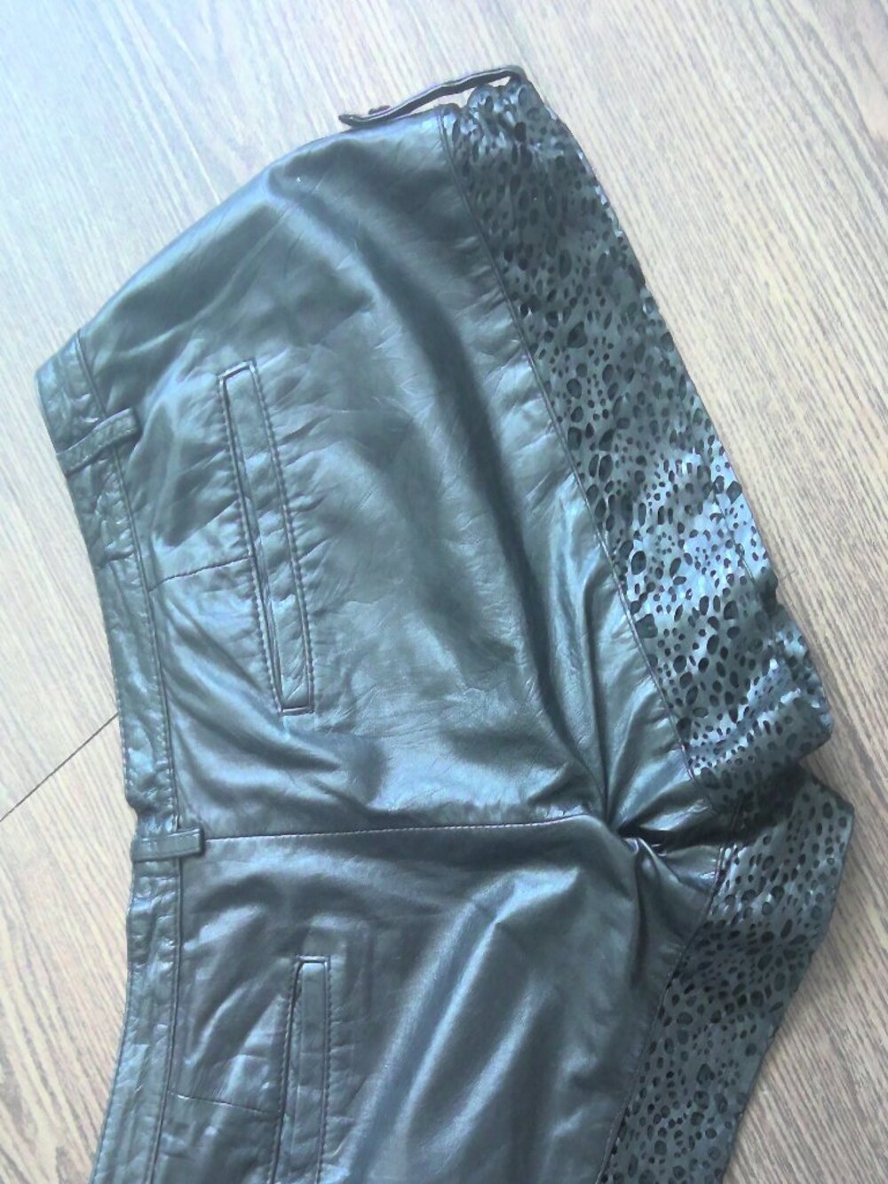 Poleci leather shorts size 4 - Picture 3 of 8